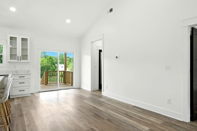 607 Collier Bend Rd, Charlotte, TN 37036