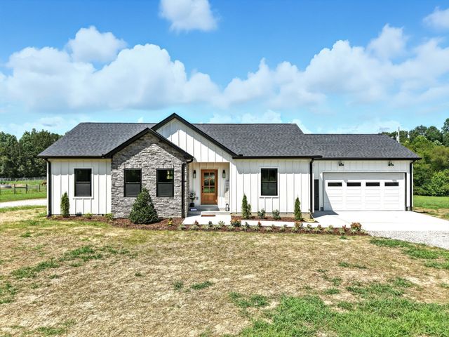 607 Collier Bend Rd, Charlotte, TN 37036