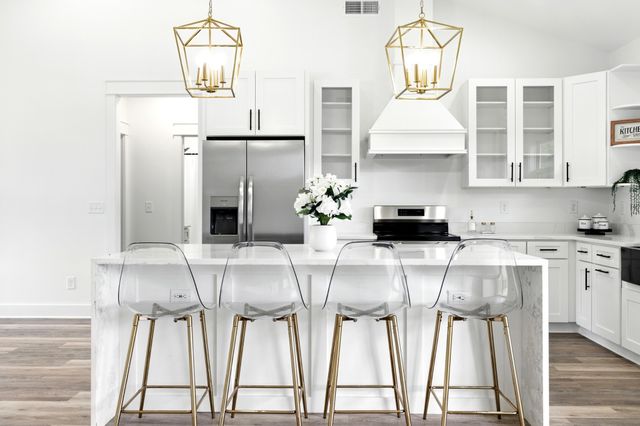 607 Collier Bend Rd, Charlotte, TN 37036