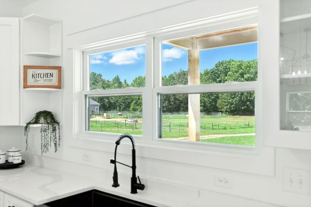 607 Collier Bend Rd, Charlotte, TN 37036