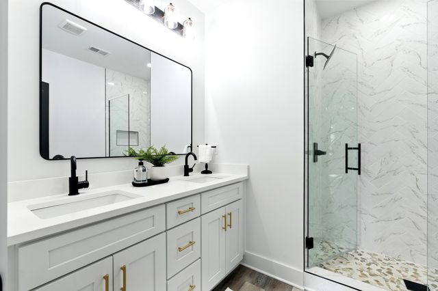 607 Collier Bend Rd, Charlotte, TN 37036