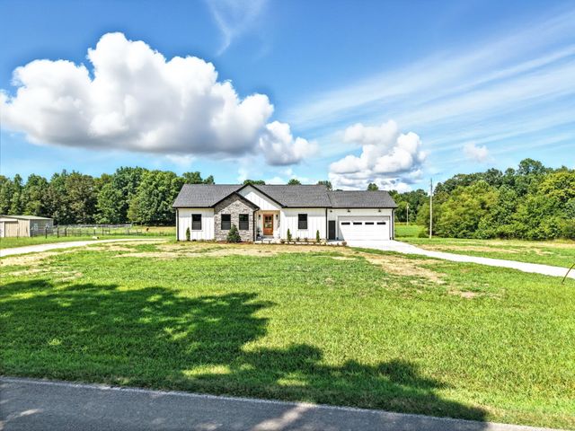 607 Collier Bend Rd, Charlotte, TN 37036