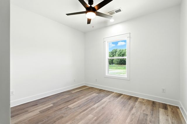 607 Collier Bend Rd, Charlotte, TN 37036