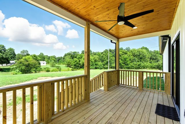 607 Collier Bend Rd, Charlotte, TN 37036