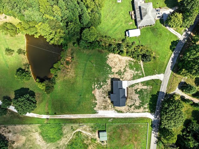 607 Collier Bend Rd, Charlotte, TN 37036