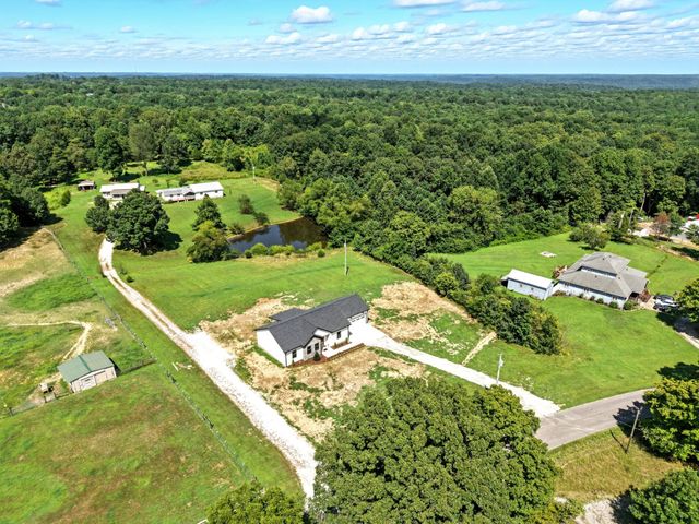 607 Collier Bend Rd, Charlotte, TN 37036