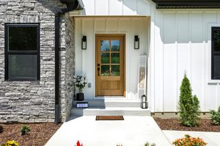 607 Collier Bend Rd, Charlotte, TN 37036