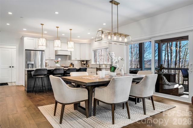 98 Rock Cliff Way, Hendersonville, NC 28791