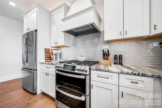98 Rock Cliff Way, Hendersonville, NC 28791