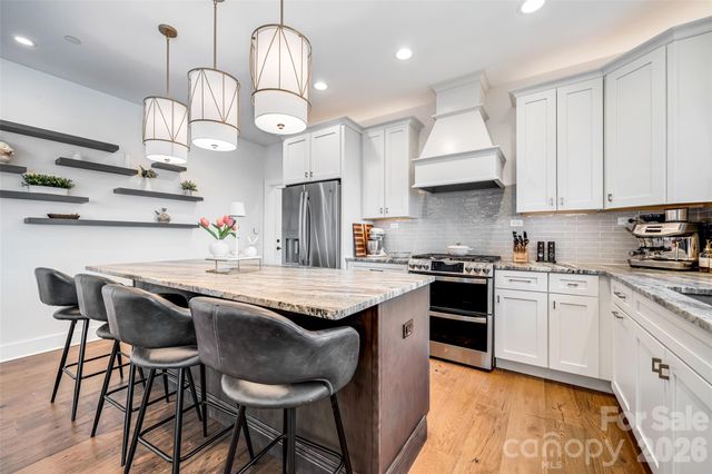98 Rock Cliff Way, Hendersonville, NC 28791