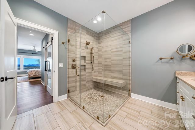 98 Rock Cliff Way, Hendersonville, NC 28791
