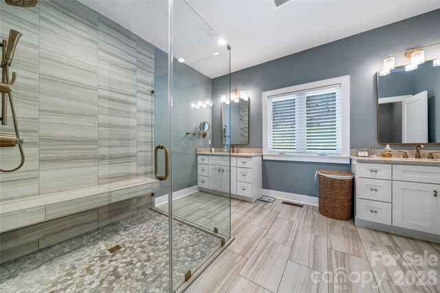 98 Rock Cliff Way, Hendersonville, NC 28791