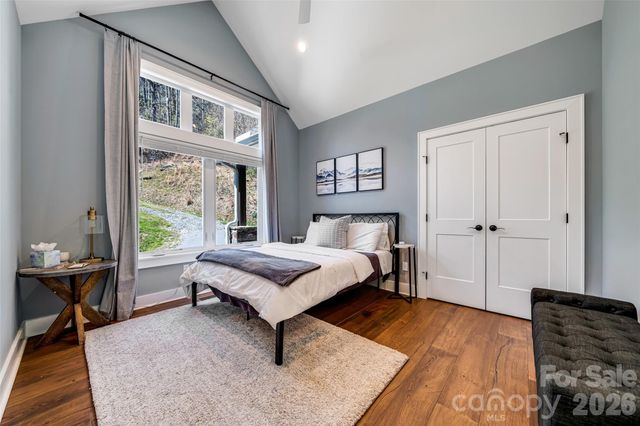 98 Rock Cliff Way, Hendersonville, NC 28791