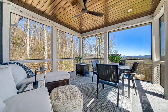 98 Rock Cliff Way, Hendersonville, NC 28791