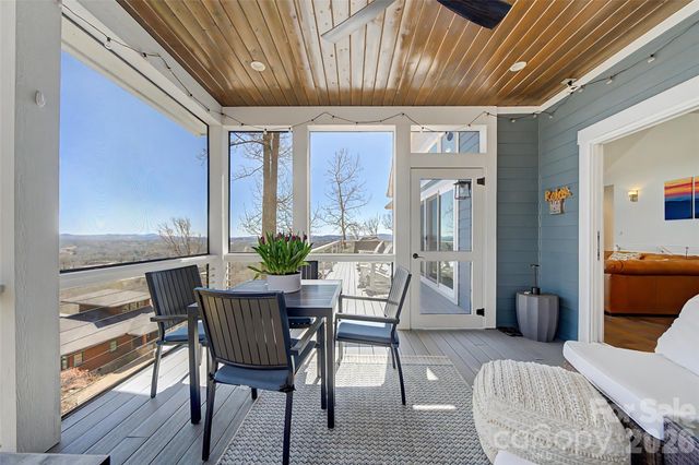 98 Rock Cliff Way, Hendersonville, NC 28791