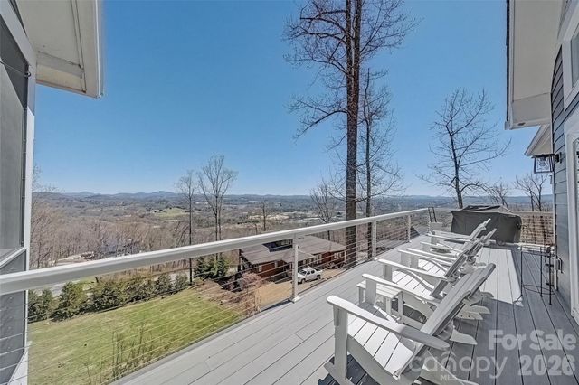 98 Rock Cliff Way, Hendersonville, NC 28791