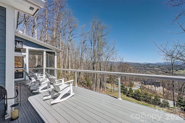 98 Rock Cliff Way, Hendersonville, NC 28791