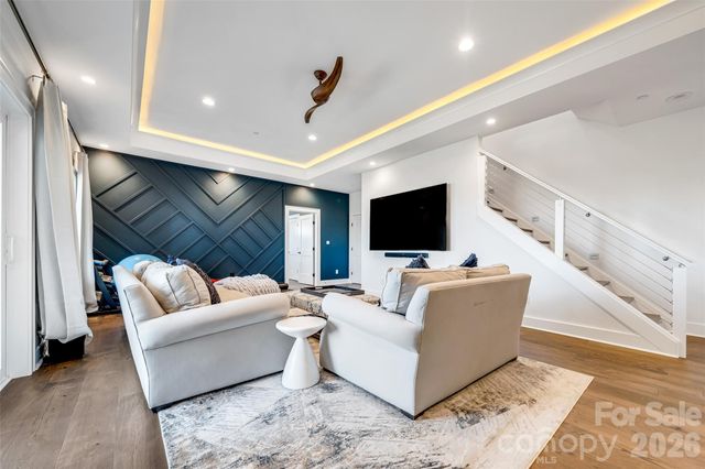 98 Rock Cliff Way, Hendersonville, NC 28791