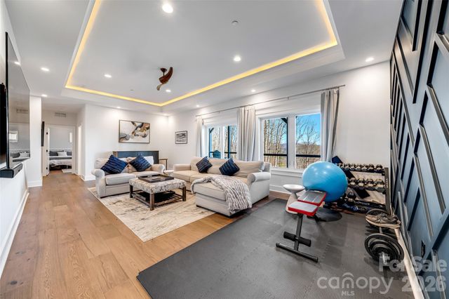 98 Rock Cliff Way, Hendersonville, NC 28791