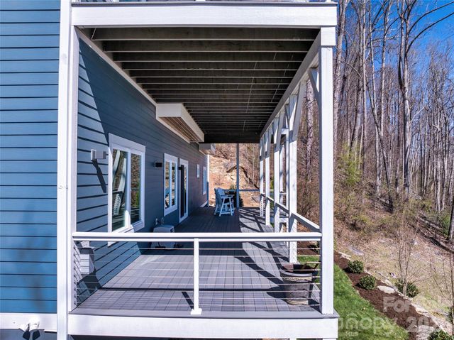 98 Rock Cliff Way, Hendersonville, NC 28791