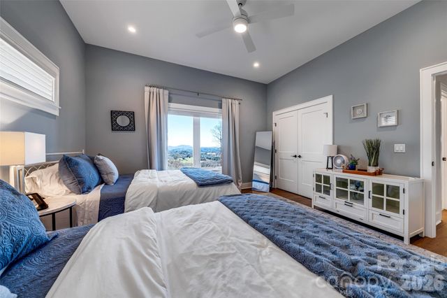 98 Rock Cliff Way, Hendersonville, NC 28791