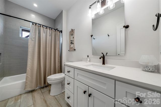 98 Rock Cliff Way, Hendersonville, NC 28791