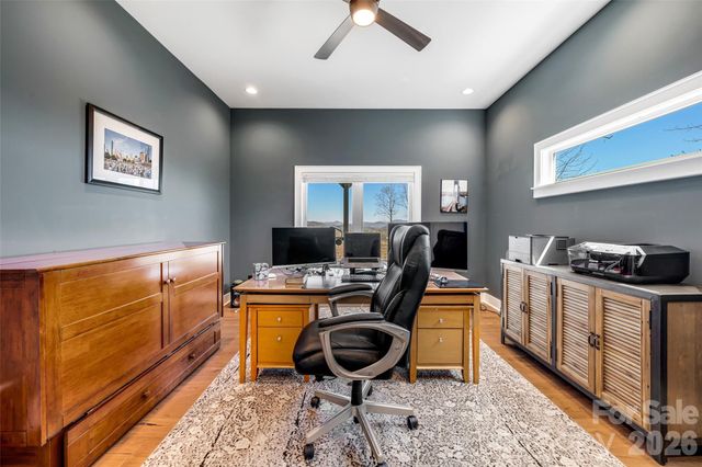 98 Rock Cliff Way, Hendersonville, NC 28791