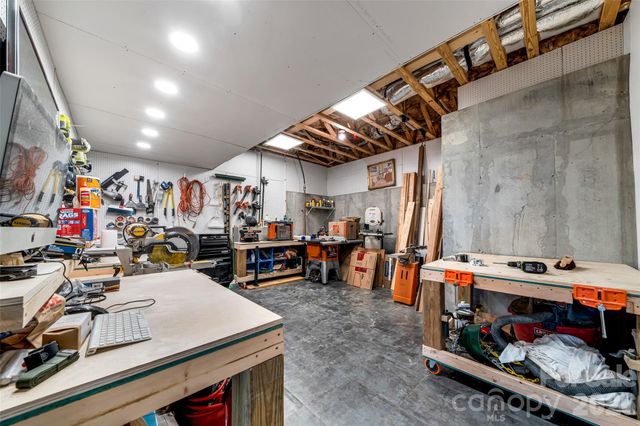 98 Rock Cliff Way, Hendersonville, NC 28791