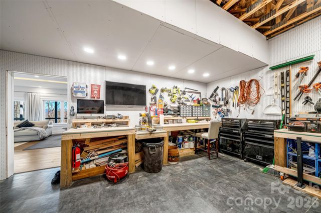 98 Rock Cliff Way, Hendersonville, NC 28791