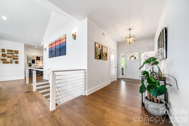 98 Rock Cliff Way, Hendersonville, NC 28791