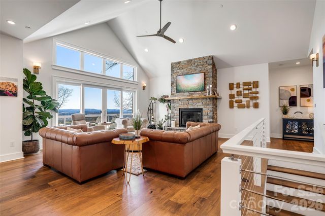 98 Rock Cliff Way, Hendersonville, NC 28791