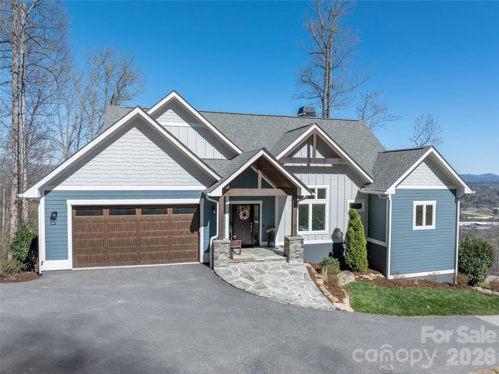 98 Rock Cliff Way, Hendersonville, NC 28791