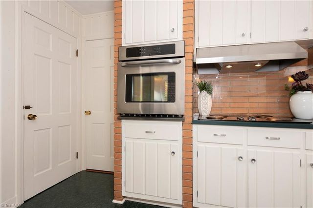 4255 Briar Creek Road, Clemmons, NC 27012