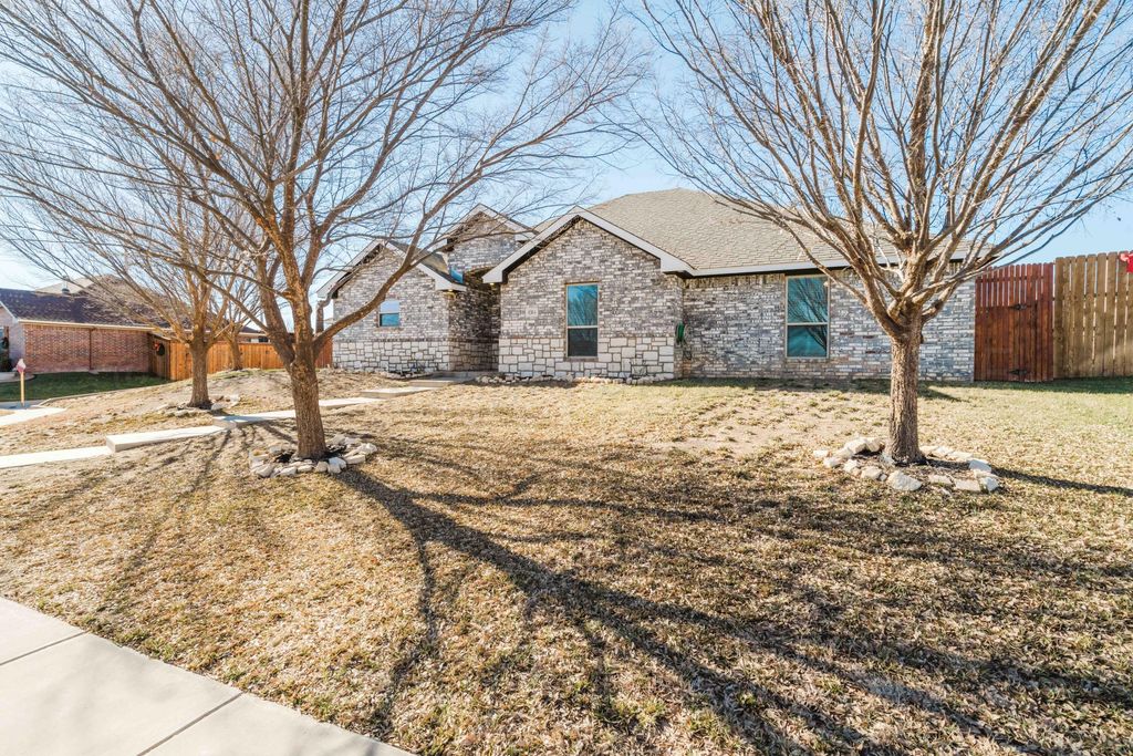 8304 SHREVEPORT Drive, Amarillo, TX 79118