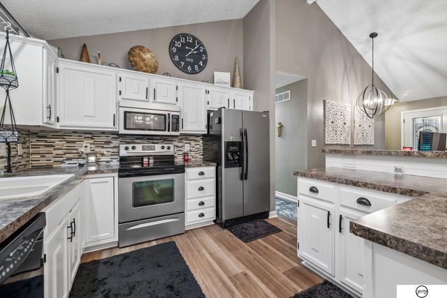 4800 Huddersfield Court, Lincoln, NE 68516