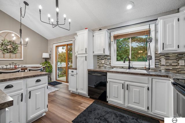 4800 Huddersfield Court, Lincoln, NE 68516