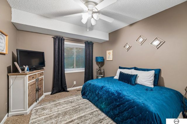 4800 Huddersfield Court, Lincoln, NE 68516