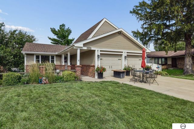 4800 Huddersfield Court, Lincoln, NE 68516