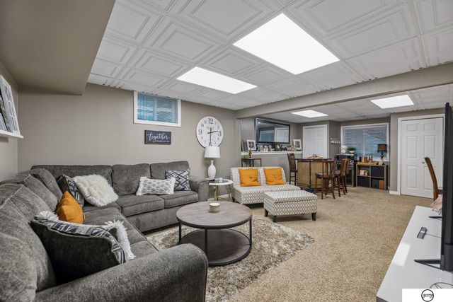 4800 Huddersfield Court, Lincoln, NE 68516