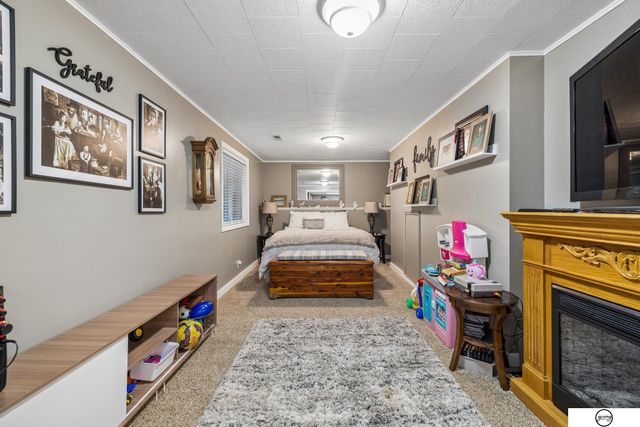 4800 Huddersfield Court, Lincoln, NE 68516