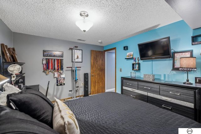 4800 Huddersfield Court, Lincoln, NE 68516