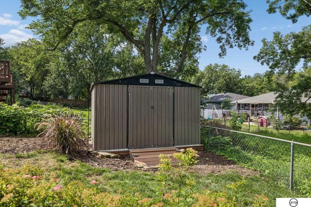 4800 Huddersfield Court, Lincoln, NE 68516