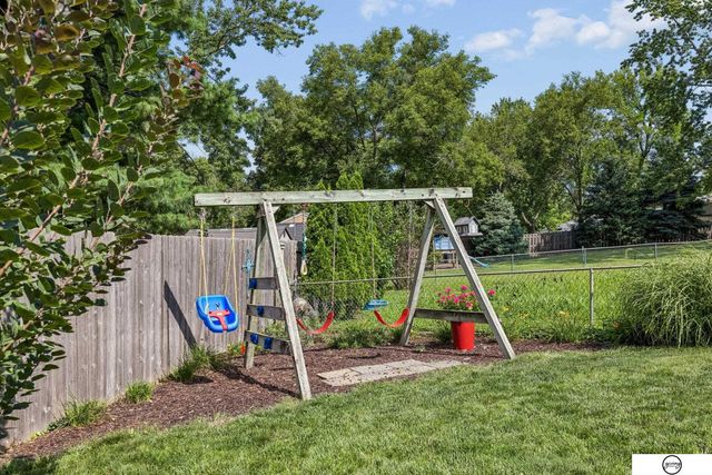 4800 Huddersfield Court, Lincoln, NE 68516