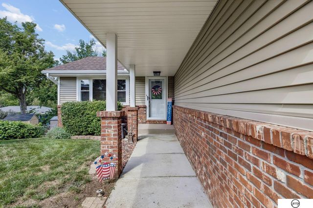 4800 Huddersfield Court, Lincoln, NE 68516