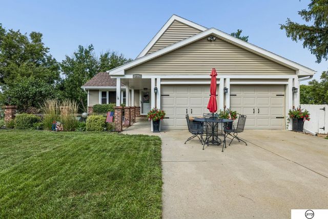 4800 Huddersfield Court, Lincoln, NE 68516