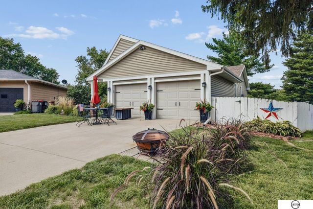 4800 Huddersfield Court, Lincoln, NE 68516