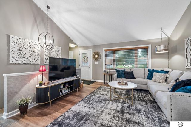 4800 Huddersfield Court, Lincoln, NE 68516