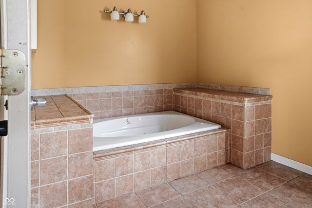 4633 Shelbyville Road, Indianapolis, IN 46237