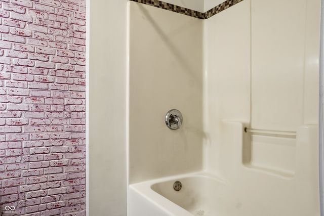 4633 Shelbyville Road, Indianapolis, IN 46237