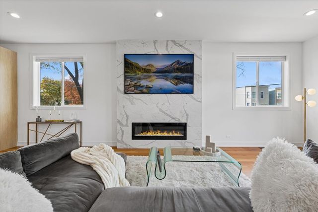 3576 W Wabansia Avenue 1, Chicago, IL 60647